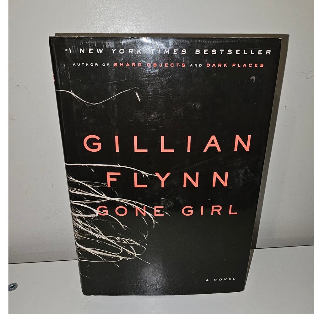 Gone Girl by Gillian Flynn - Hardback Edition